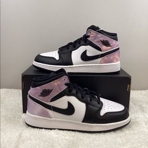 Deals for Black And White Jordans 